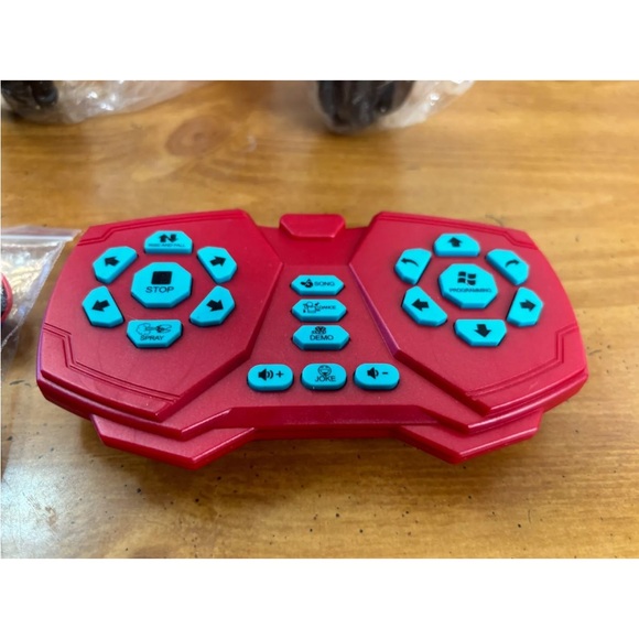 Whirlwind Ares Remote Control Robot -- 11.5" High -- Red -- Spray Gun -- NOB - Picture 9 of 12